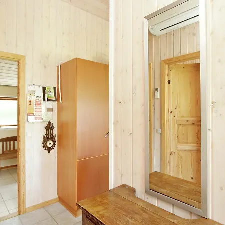 Three-bedroom Holiday In 12 *