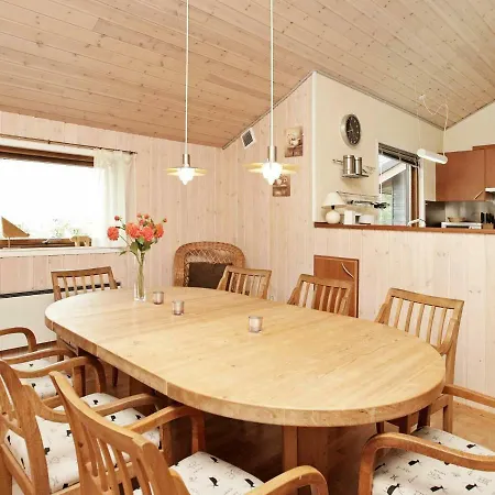 Ferienhaus Three-bedroom Holiday In 12 *