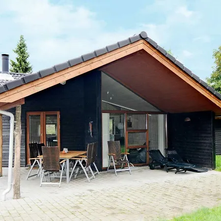 Ferienhaus Three-bedroom Holiday In 12